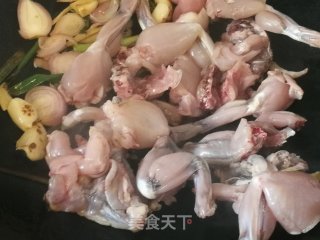 三杯田鸡的做法步骤：3