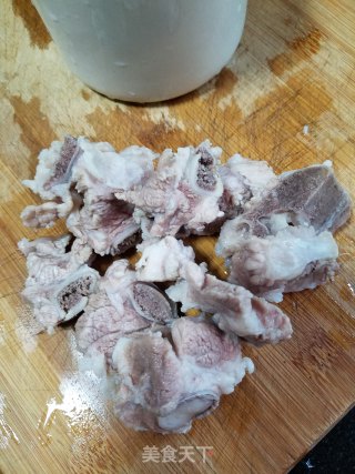 羊肚菌炖排骨的做法步骤：3