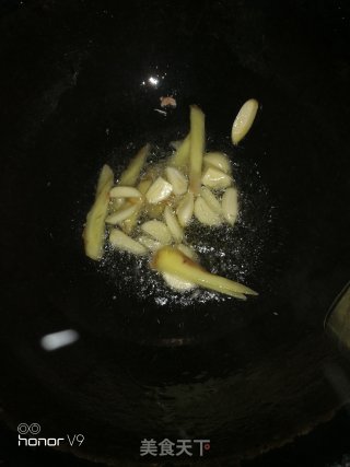 下酒菜尖椒炒腊肚的做法步骤：3