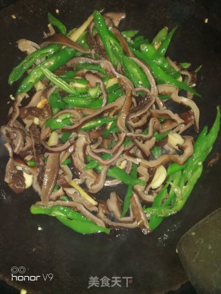 下酒菜尖椒炒腊肚的做法步骤：6