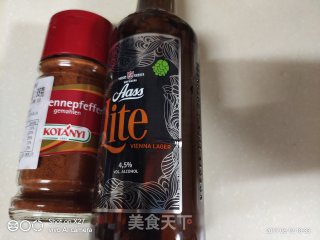 嫩姜香菇啤酒焖鸡肉的做法步骤：1