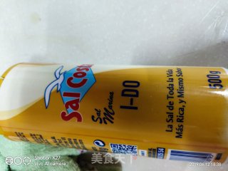 嫩姜香菇啤酒焖鸡肉的做法步骤：2