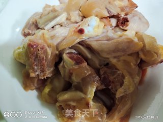 嫩姜香菇啤酒焖鸡肉的做法步骤：3
