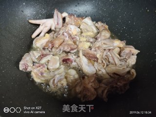 嫩姜香菇啤酒焖鸡肉的做法步骤：6