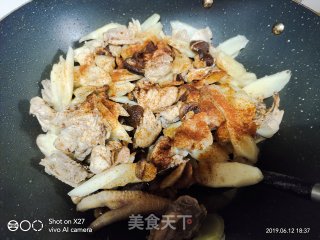 嫩姜香菇啤酒焖鸡肉的做法步骤：9