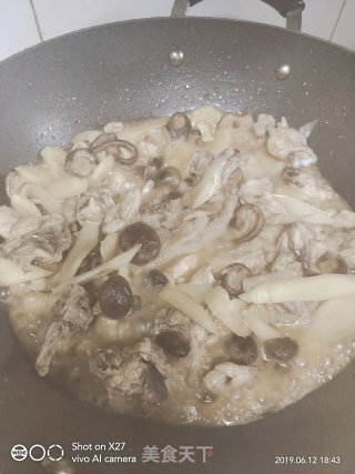 嫩姜香菇啤酒焖鸡肉的做法步骤：11