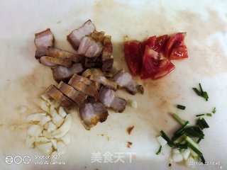 黄瓜炒五花肉的做法步骤：1