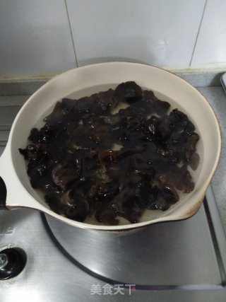 甜椒炒蒜苔的做法步骤：7