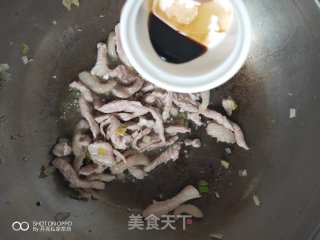 爽口又有嚼劲的黄瓜黄花菜炒肉丝的做法步骤：6