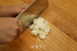 鲜香萝卜肉丝面的做法步骤：2