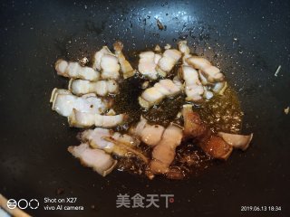 五花肉炒韭菜心的做法步骤：2