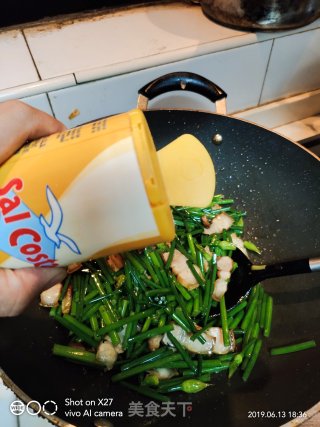 五花肉炒韭菜心的做法步骤：4