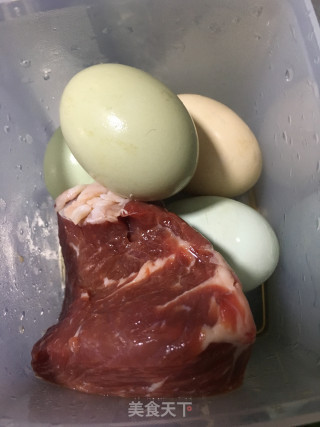 牛肉炒鸡蛋的做法步骤：1