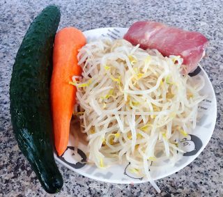 时蔬小炒肉丝#酸甜美食#的做法步骤：1