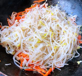 时蔬小炒肉丝#酸甜美食#的做法步骤：7
