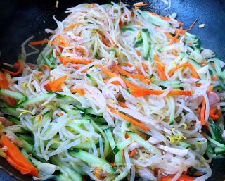 时蔬小炒肉丝#酸甜美食#的做法步骤：8