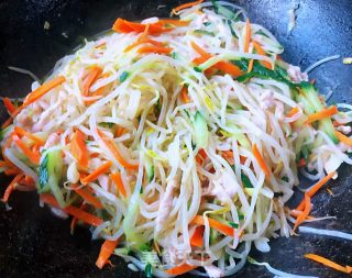 时蔬小炒肉丝#酸甜美食#的做法步骤：9