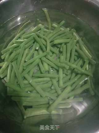 凉拌豆角的做法步骤：2