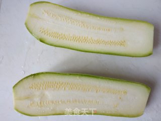 西红柿西葫芦炒肉片的做法步骤：1