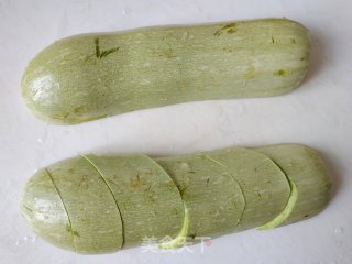 西红柿西葫芦炒肉片的做法步骤：2