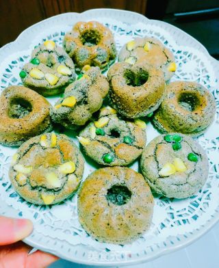 玉米甜豆黑米咸味蛋糕的做法步骤：23