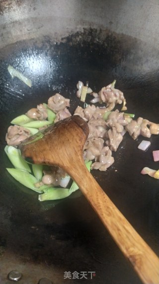 鸡肾炒西芹的做法步骤：7