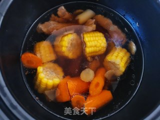 玉米排骨汤的做法步骤：4