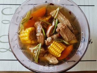 玉米排骨汤的做法步骤：6