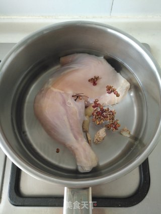 手撕鸡肉的做法步骤：1