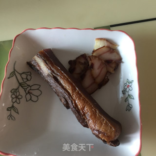 腊肉炒辣椒的做法步骤：1