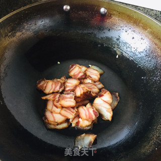 腊肉炒辣椒的做法步骤：2