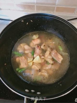 自制酸汤鸡腿的做法步骤：5