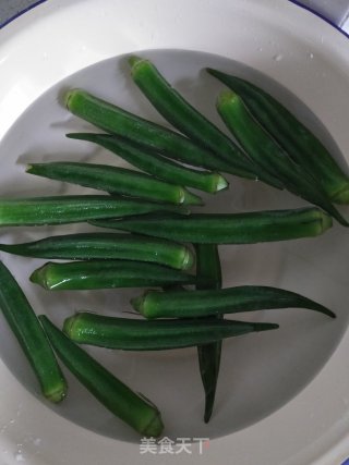 秋葵炒鹅蛋的做法步骤：5