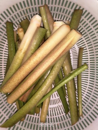 烩芋荷的做法步骤：1