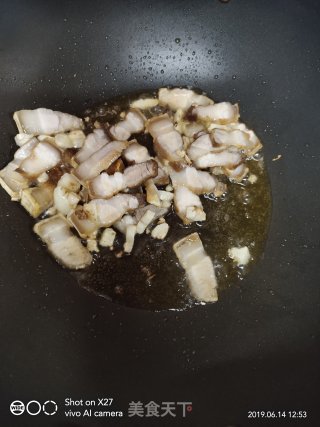 炸五花肉炒扁豆的做法步骤：2