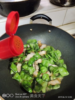 炸五花肉炒扁豆的做法步骤：5