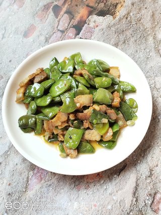 炸五花肉炒扁豆的做法步骤：7