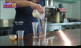 奶茶的做法和配方比例：抹茶酒酿嘟嘟茶的做法步骤：5