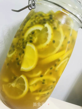 百香果柠檬蜂蜜水的做法步骤：2