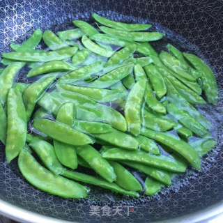 荷兰豆拌木耳的做法步骤：3