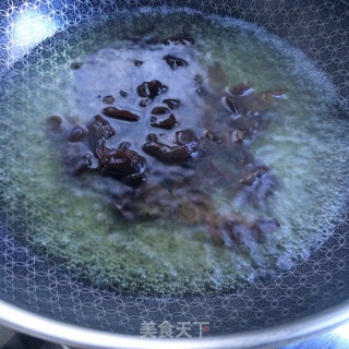 荷兰豆拌木耳的做法步骤：5