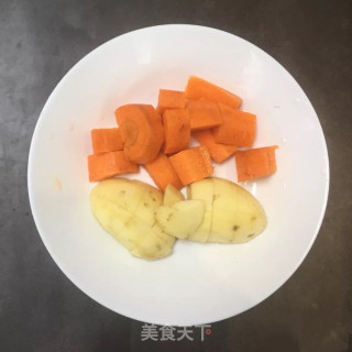 红咖喱牛腩的做法步骤：2