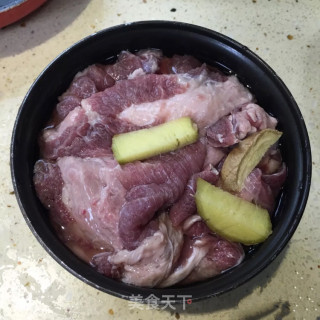 红咖喱牛腩的做法步骤：6