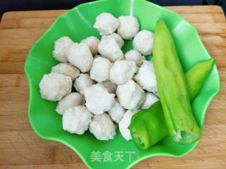 家常炒鱼丸的做法步骤：1