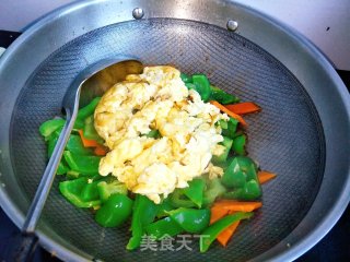 鹅蛋炒灯椒的做法步骤：7