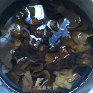牛肉丸时蔬汤的做法步骤：2
