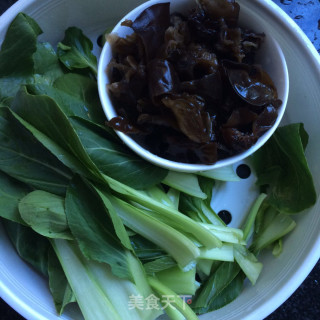 牛肉丸时蔬汤的做法步骤：4