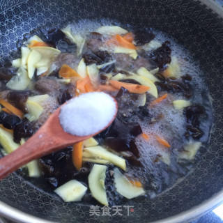 牛肉丸时蔬汤的做法步骤：8