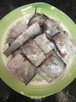 香煎咸带鱼的做法步骤：1