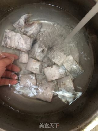 香煎咸带鱼的做法步骤：2